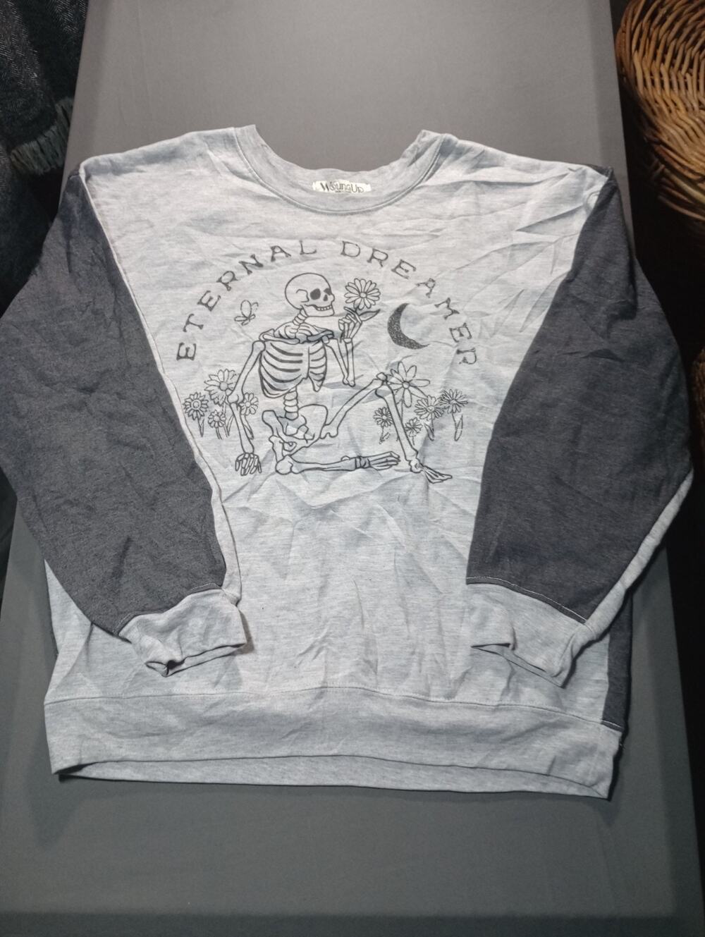 Wound Up Distressed Sweatshirt Women's Size XL